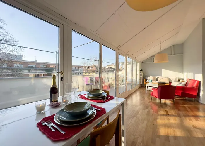 Tricolore Skyline Terrace *