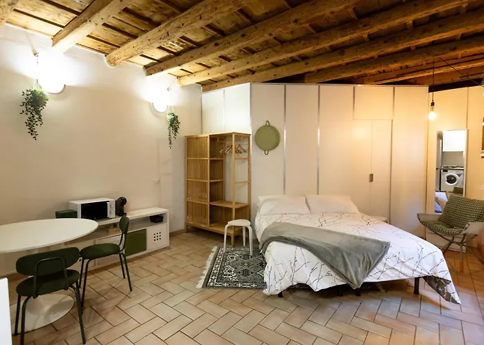 Cozy Apartment- Navigli * Milão