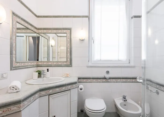 Flat In Center With Terrace, Near Garibaldi Fs