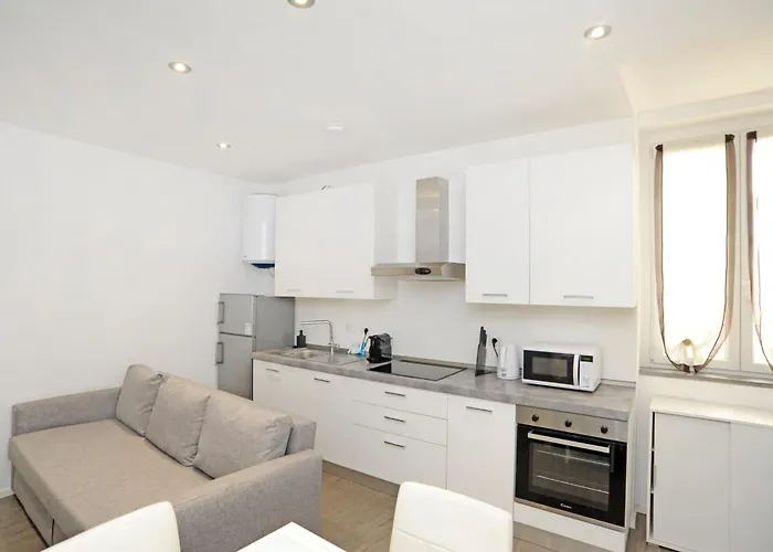 Ticinese 28 דירה *