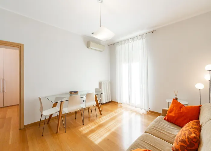 Youhosty - Arco Della Pace *