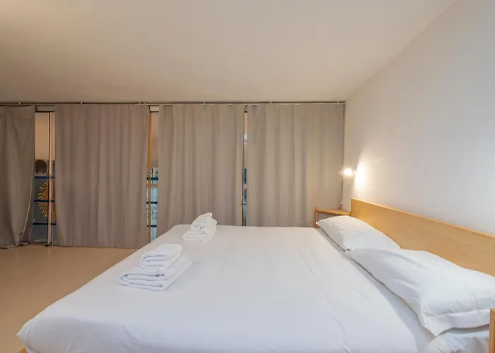 I-host - Ausonio 16 *