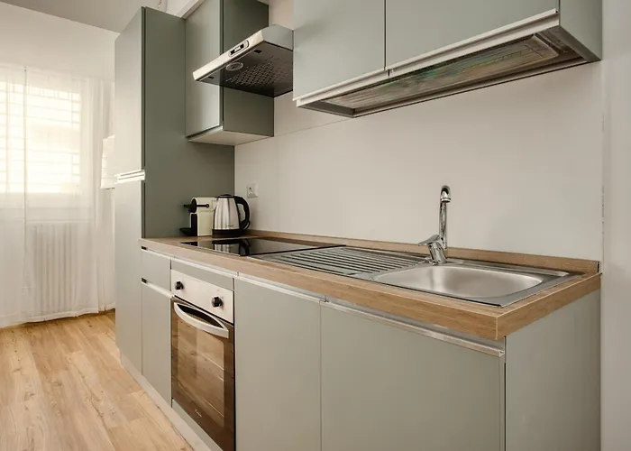 Hostmate - - Imperia - Romolo Iulm 아파트