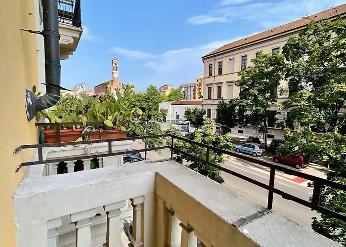 Daire Sunny Balcony In Porta Romana *