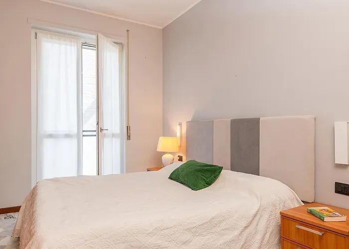 Quiet In Close To The Olimpic Village Apartment *