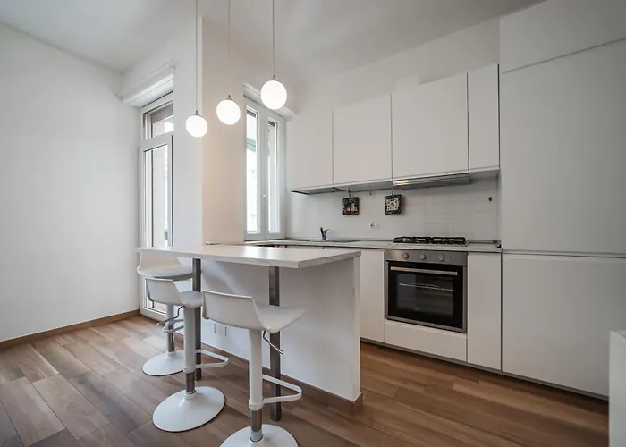 Ray 6 Navigli * Милан