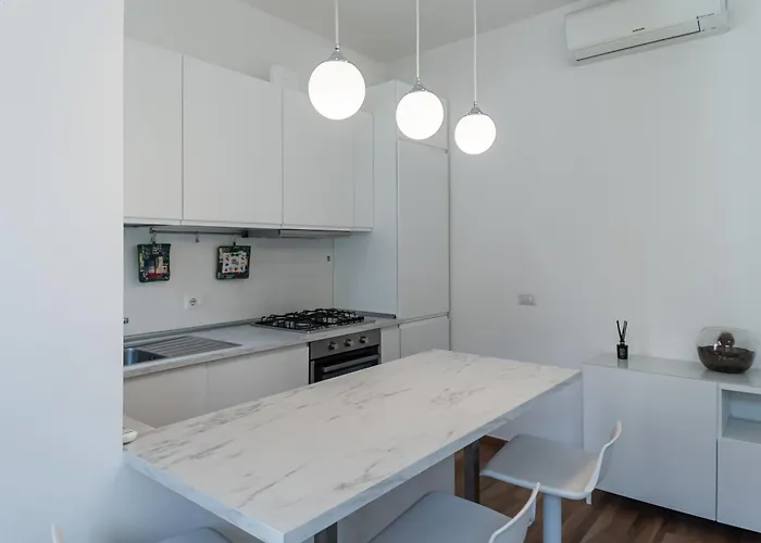 Ray 6 Navigli * Милан