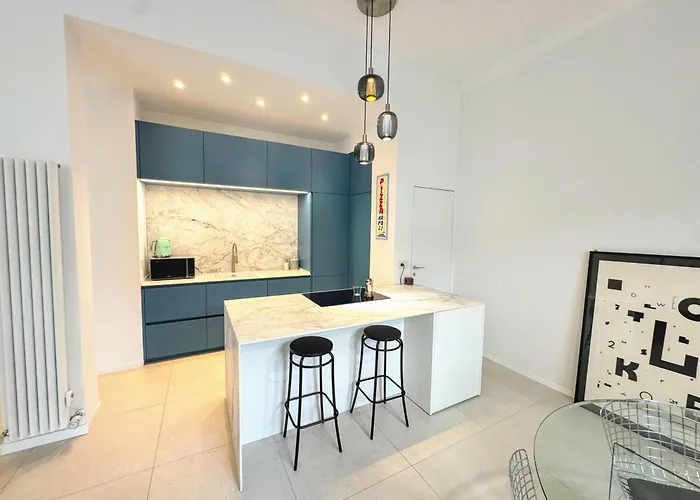 Design With Garden Close To Station Milano