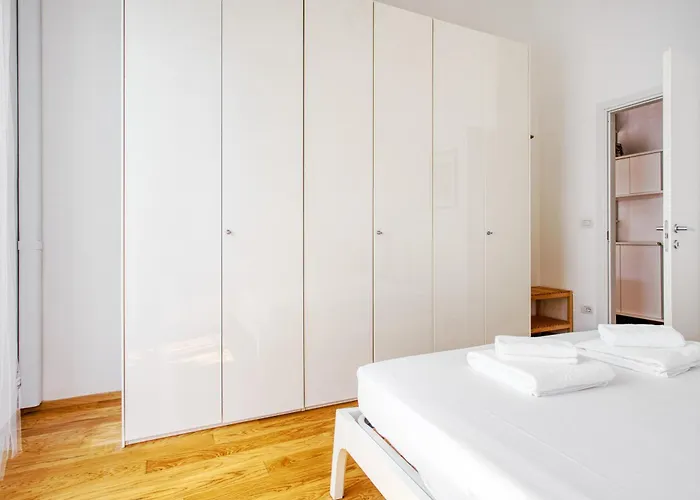 Just Urban - 1br With Outdoor Space - 10 Min Duomo By Tram Apartment *