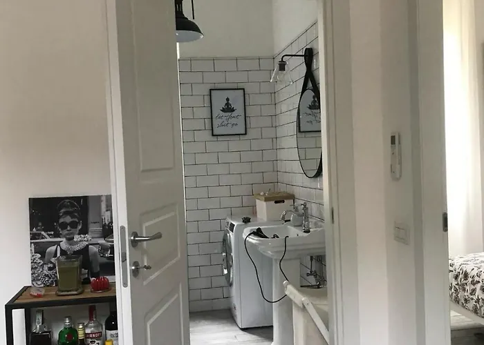 Two Steps From Station Milán