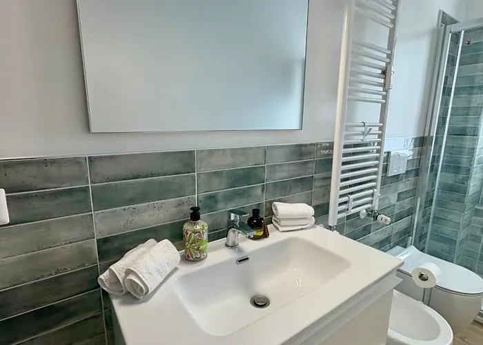 Loreto 15 Mins From Duomo - M1 Rovereto Apartament *