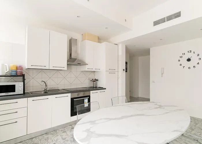 Guesthost - Spacious Navigli *