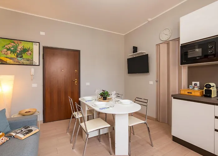 Cozy Retreat With Laundry & Smart Tv *