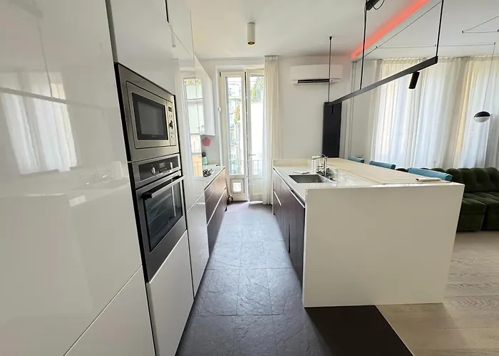 Sant'agostino Large & Elegant Apartment, 밀라노