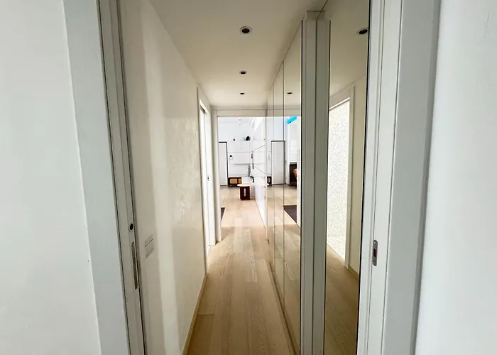 Sant'agostino Large & Elegant Apartment, 아파트 밀라노
