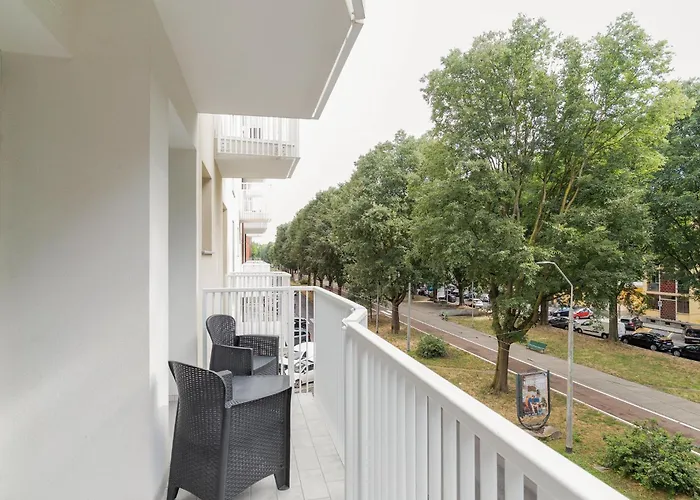 Guesthost - Bright & Comfy In Corvetto Apartmán