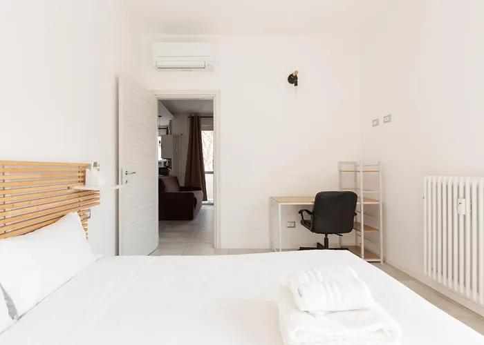 Guesthost - M4 Argonne Design With Balconies * Milano