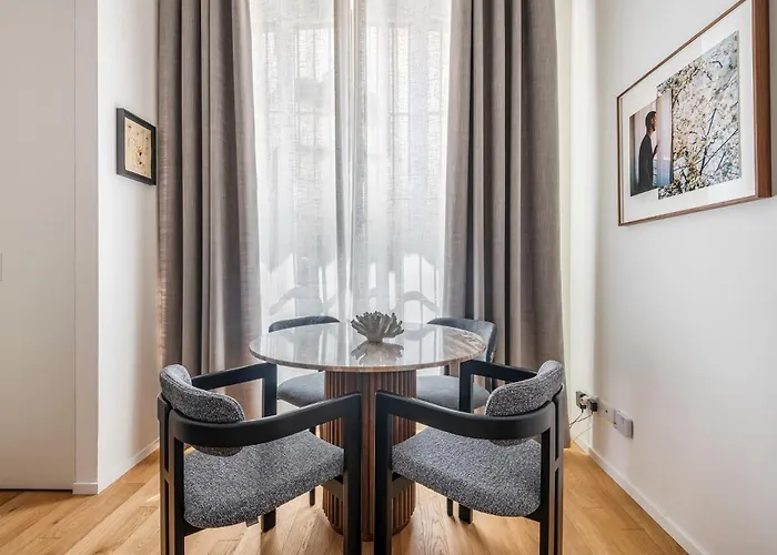 아파트 Intrho Isola Luxury , Modern & Cozy
