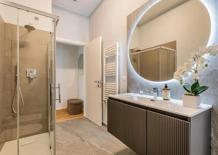 아파트 Intrho Isola Luxury , Modern & Cozy