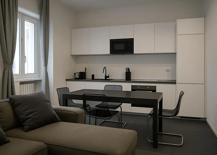 Hbhall Solari 28 * Milano