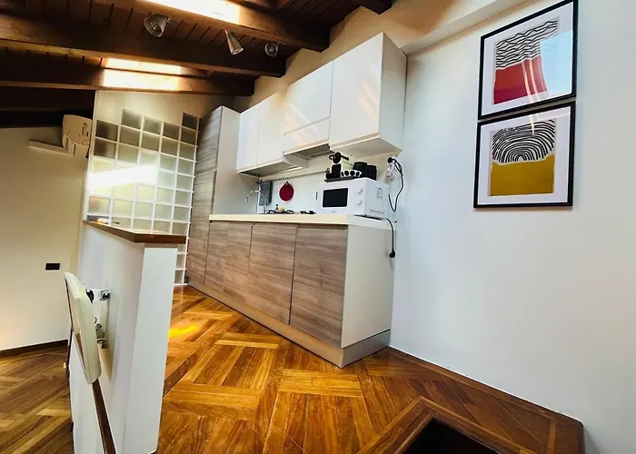 Via Della Commenda - Velo Милан