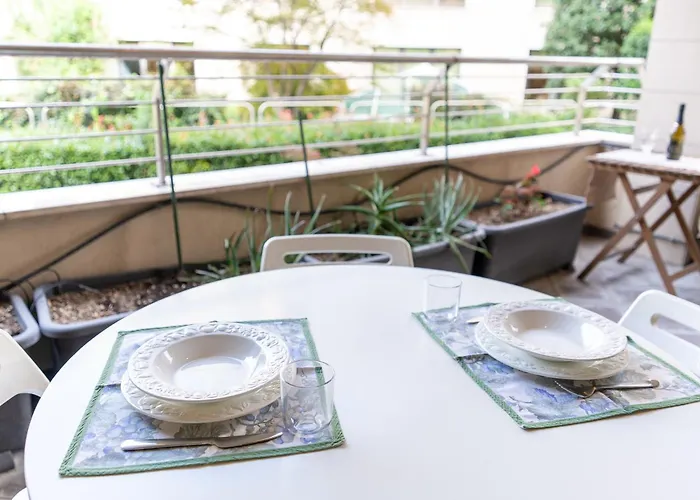 Elegant With Terrace In Life Appartement