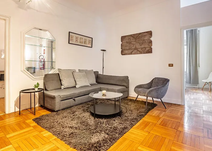 Exclusive 4 Bedrooms In Brera Apartment *
