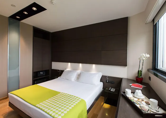 Western The Hub 4*