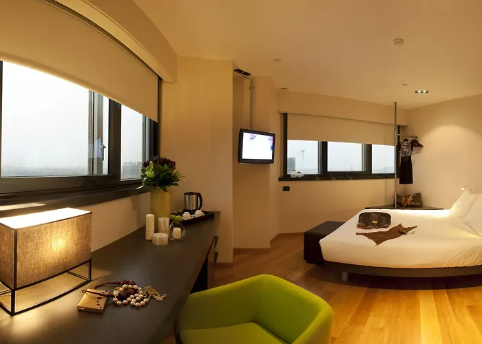 Western The Hub 4*