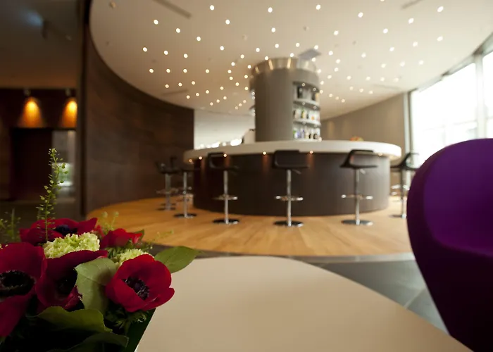 Western The Hub 4*