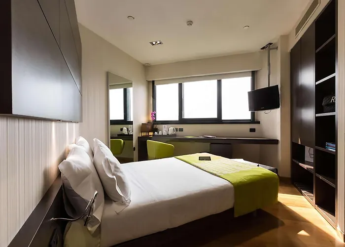Western The Hub 4*