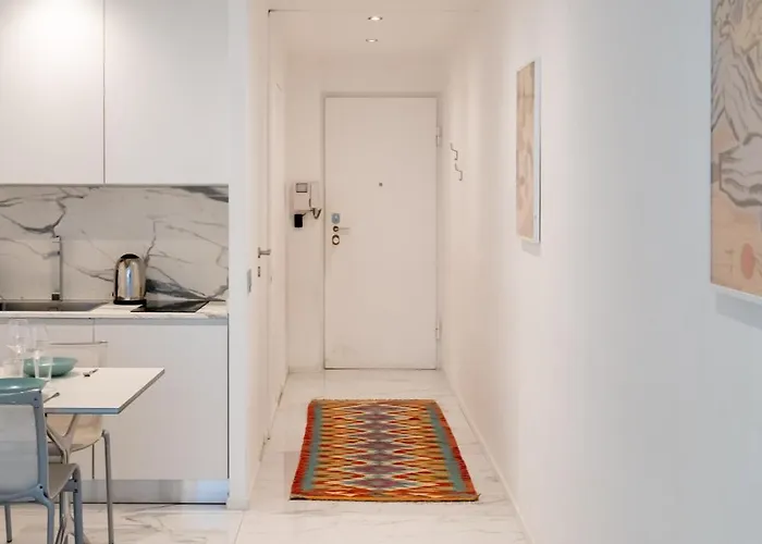 Moderno A Due Passi Dal Duomo - Mirable Pm ミラノ