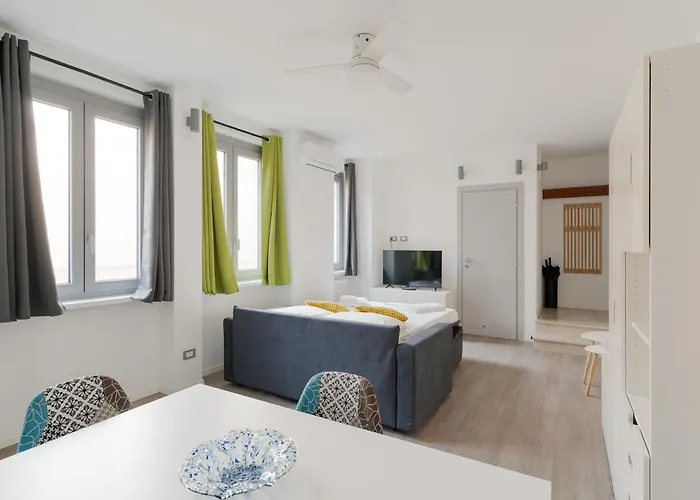 Guesthost - Modern Precotto Milaan