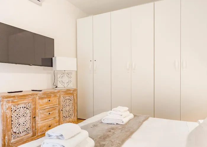 Regina24 Luxury - Elegante A Porta Venezia, 5 Min Dalla Metro Apartmán *