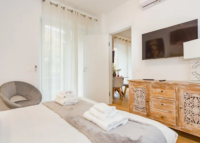 Regina24 Luxury - Elegante A Porta Venezia, 5 Min Dalla Metro Apartmán