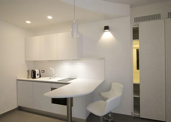 Gatto Bianco Mia ميلان