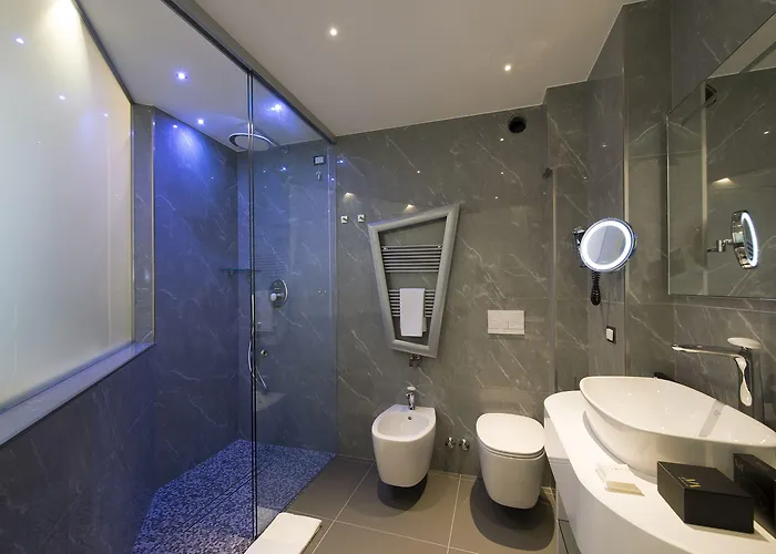 Gatto Bianco Mia ميلان