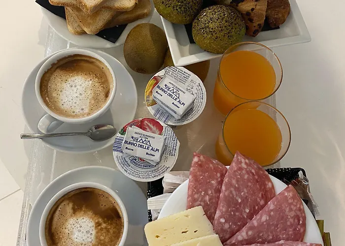 Gatto Bianco Mia 2* ميلان