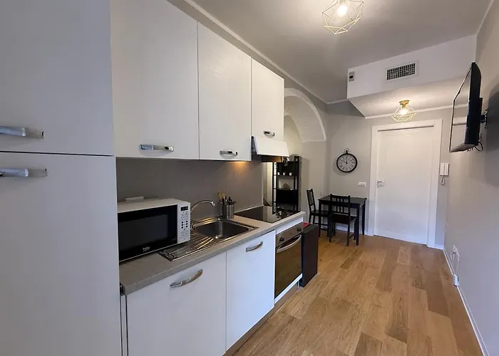 Modern Flat Near Fondazione Prada Ferienhaus