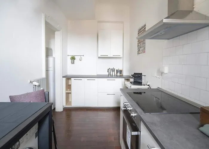 Stylish Retreat For Two In Milão