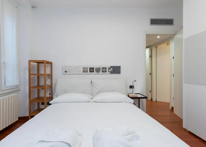 I-host - Ripa Navigli מילאנו