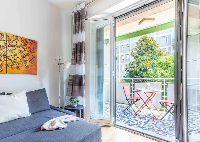 Joivy Adorable Flat With Balcony * Милан