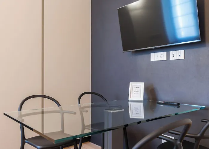 Easyhomes - Bandello Милан