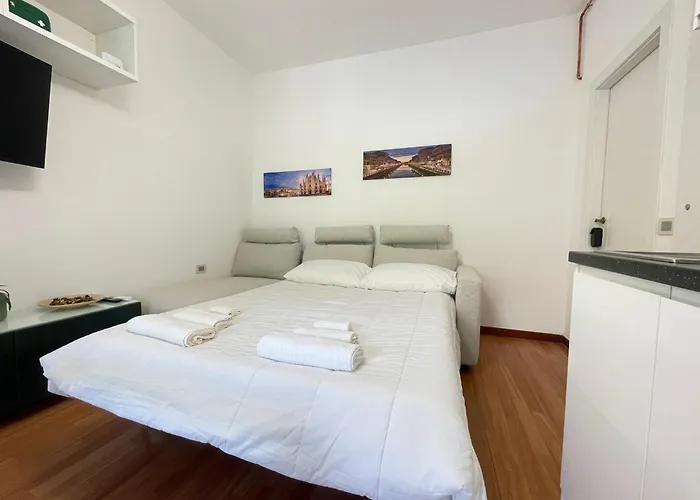 A Stone's Throw From The Metro Apartment Milan