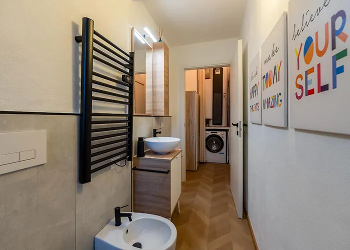 Appartement Private Garden&metro 2 Min - Wooden Wave Flat Milaan