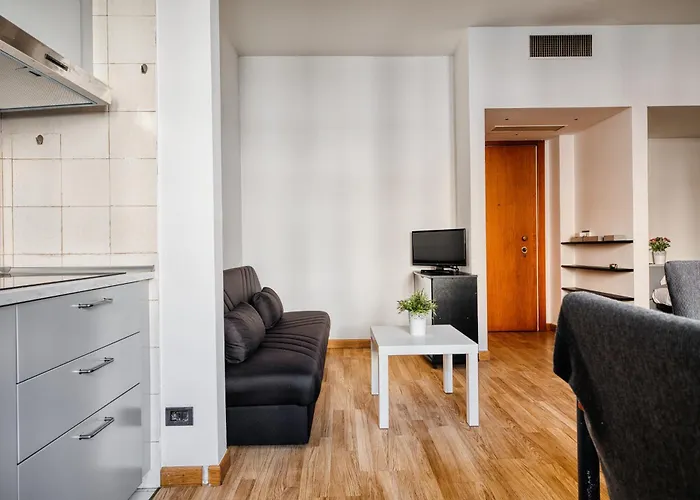 Hostmate - - Lunigiana - Stazione Milan