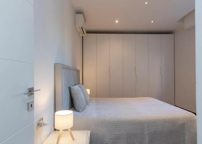 Gambara M1 - 15 Min To Duomo, Balcony, Ac&wifi * Μιλάνο