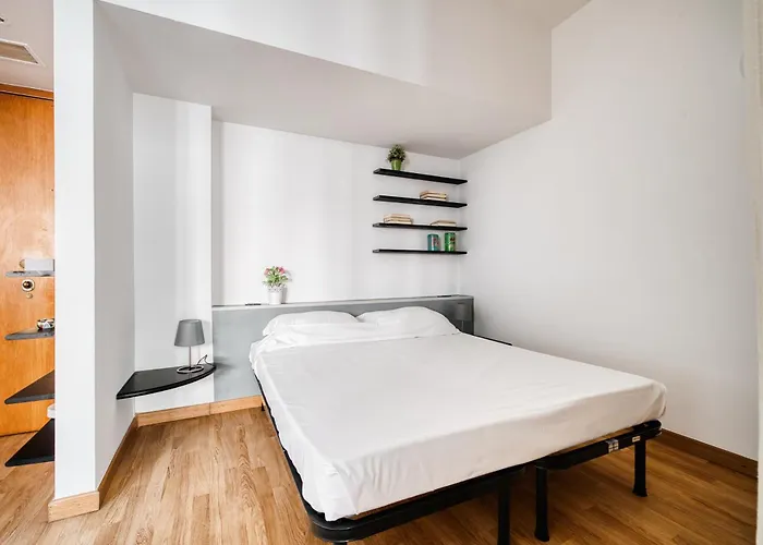 Hostmate - - Lunigiana - Stazione * Milan