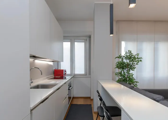 I-host - Bronzino 7 Милан