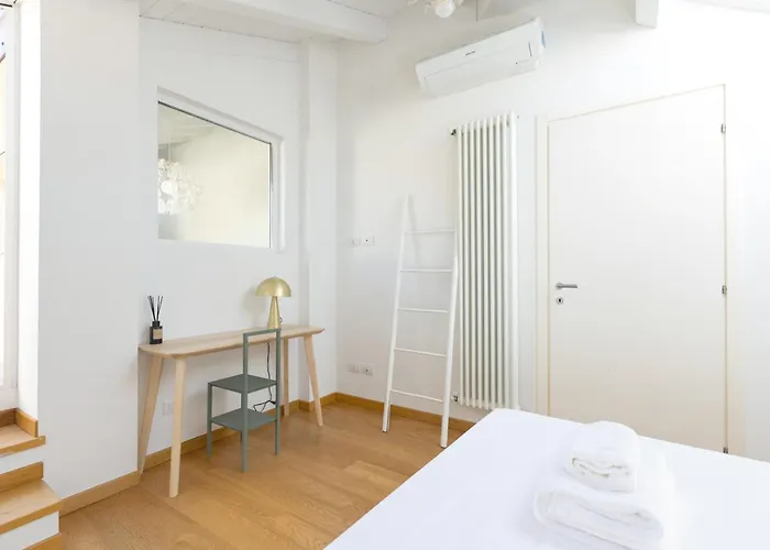 The Boutique - Tortona Design District & Navigli - Luxury With Balcony - Tram 2 Direct To Duomo - Center * Милан